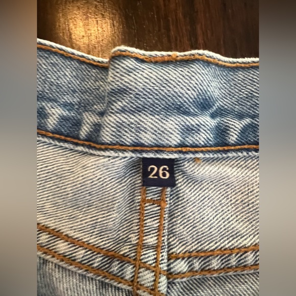 CARMAR distressed denim light wash shorts - size 26 - Picture 3 of 4